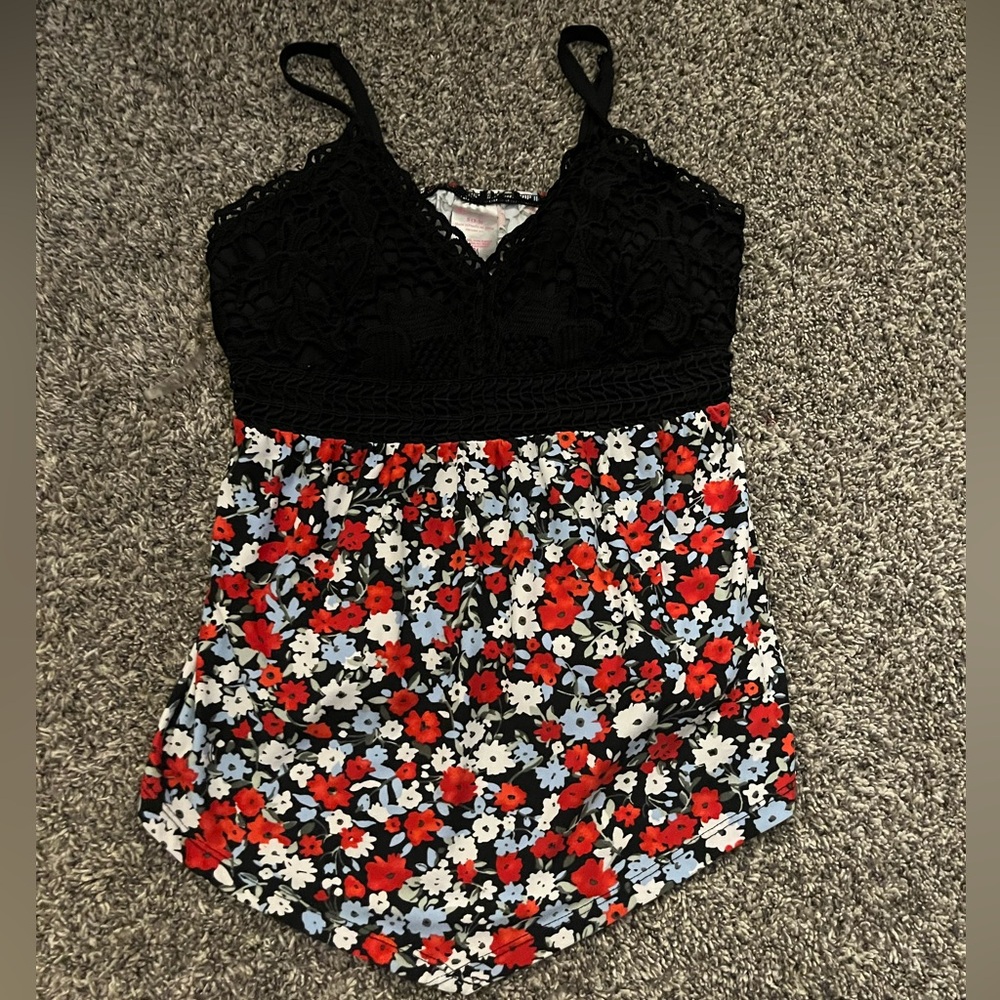 NO BOUNDARIES bralette tank top - size small